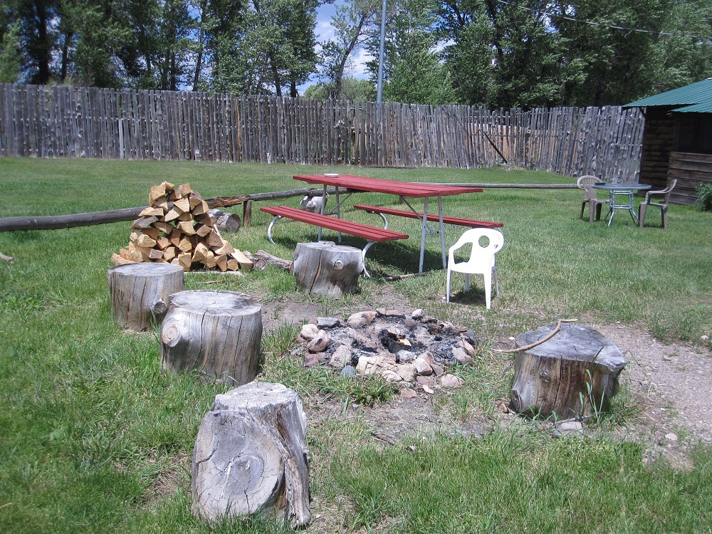 wyoming cabin rental wildcatter cabin picture